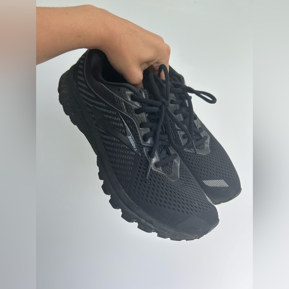 ✨MENS GHOST 12 BROOKS SIZE 9.5 SHOES
